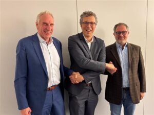 Im Bild (v.l.n.r): Thomas Gremmers (Vorstandsvorsitzender, SOHnix AG), Christian Schaub (Geschäftsführer M&A, connexta), Rainer Moeck (Mitglied des Vorstands, SOHnix AG)
