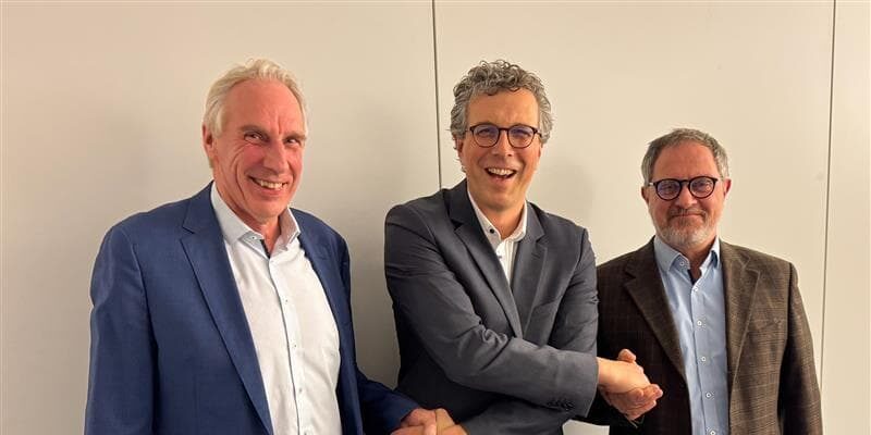 Im Bild (v.l.n.r): Thomas Gremmers (Vorstandsvorsitzender, SOHnix AG), Christian Schaub (Geschäftsführer M&A, connexta), Rainer Moeck (Mitglied des Vorstands, SOHnix AG)